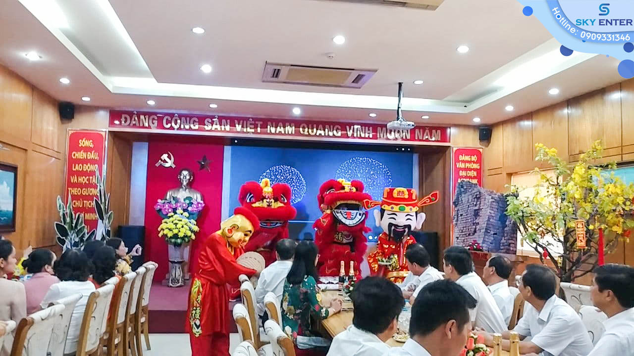 https://OCE.vn/cam-nang/y-tuong-to-chuc-tiec-tat-nien-moi-la