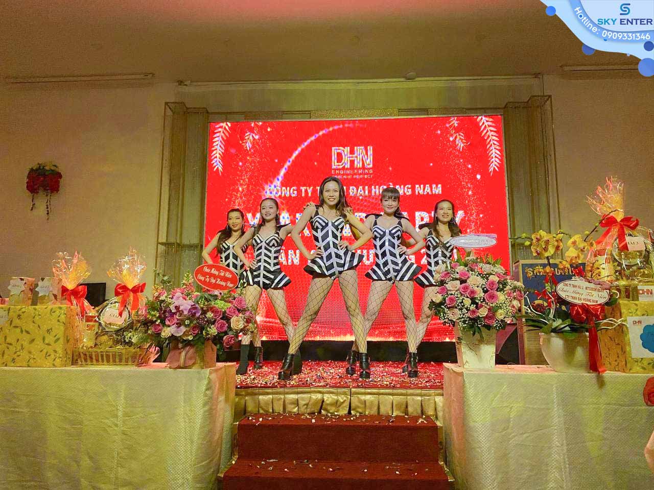 to-chuc-su-kien, to-chuc-su-kien-tat-nien, to-chuc-su-kien-tphcm, cung-cap-ong-do-su-kien, cung-cap-nhom-nhay-su-kien