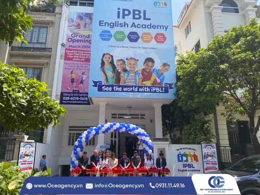 to-chuc-su-kien-khai-truong-cung-voi- ipbl-english-academy-tai-thanh-pho-ho-chi-minh , cho-thue-backdrop, cho-thue-trụ-khanh-thanh , Cho-thue-cac-dung-cụ-khai-field