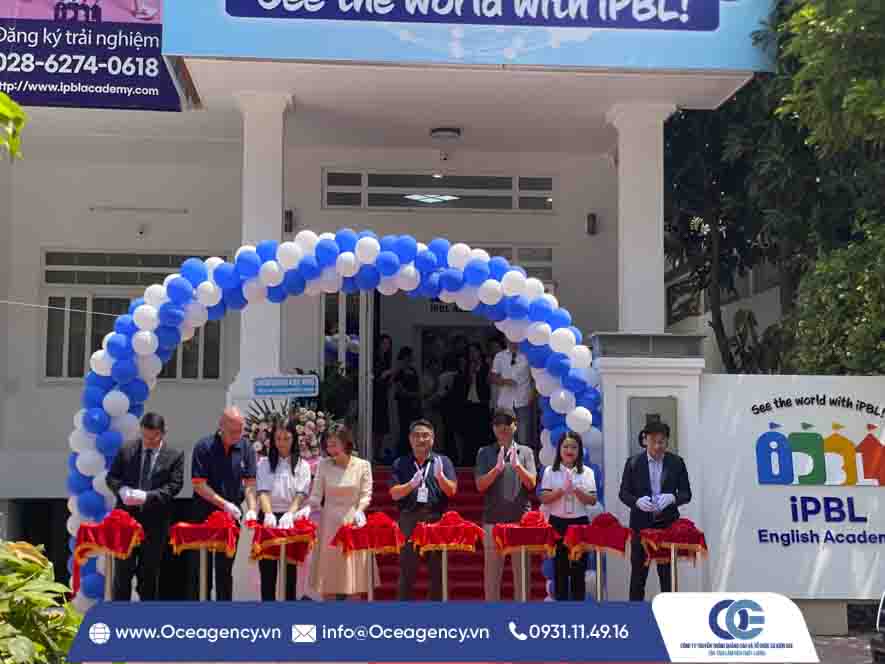 to-chuc-su-kien-khai-truong-cung-voi- ipbl-english-academy-tai-thanh-pho-ho-chi-minh , cho-thue-backdrop, cho-thue-trụ-khanh-thanh , Cho-thue-cac-dung-cụ-khai-field