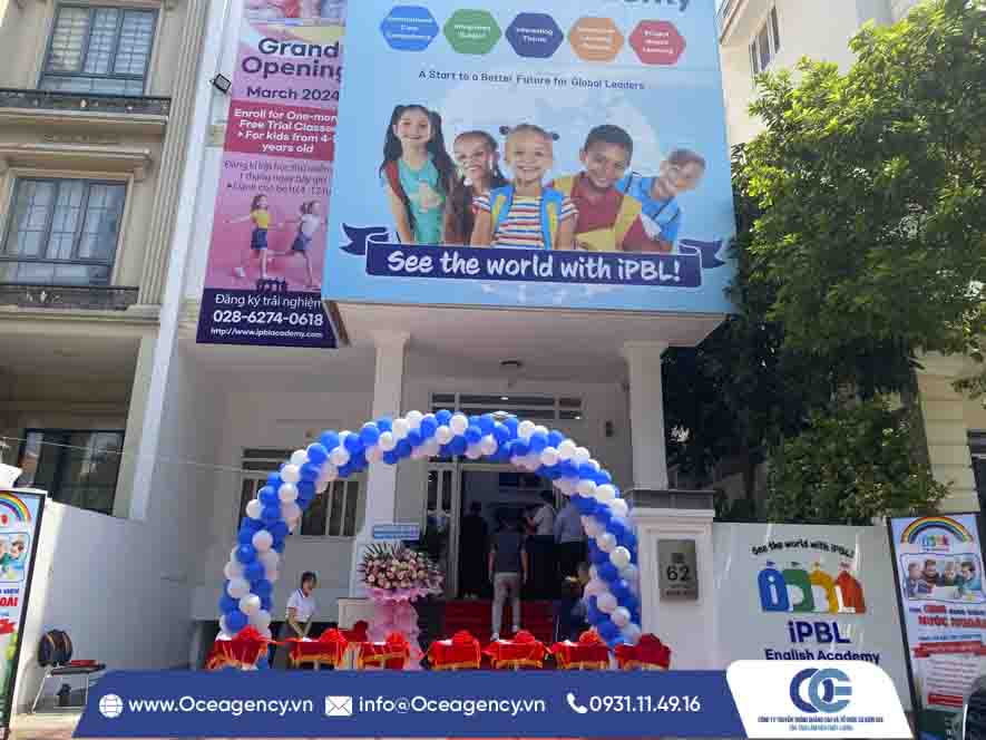 to-chuc-su-kien-khai-truong-cung-voi- ipbl-english-academy-tai-thanh-pho-ho-chi-minh , cho-thue-backdrop, cho-thue-trụ-khanh-thanh , Cho-thue-cac-dung-cụ-khai-field