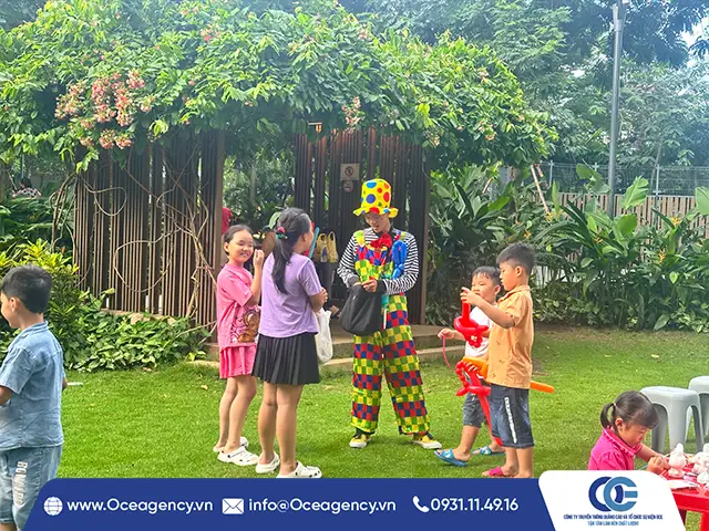 Chú hề bong bóng – Tiếng cười và sự bất ngờ cho bé