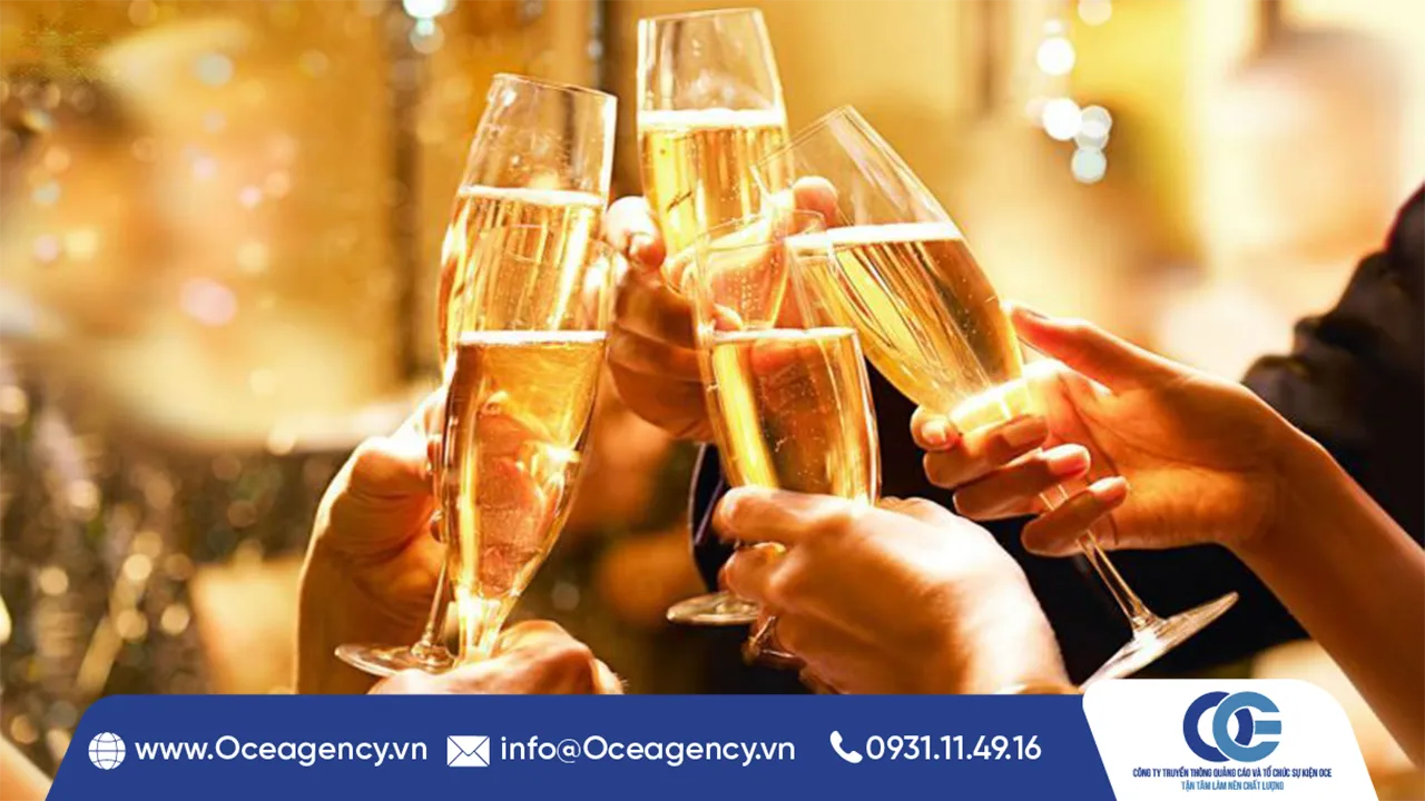 N&Ecirc;N TỰ TỔ CHỨC HAY THU&Ecirc; DỊCH VỤ TIỆC CUỐI NĂM?