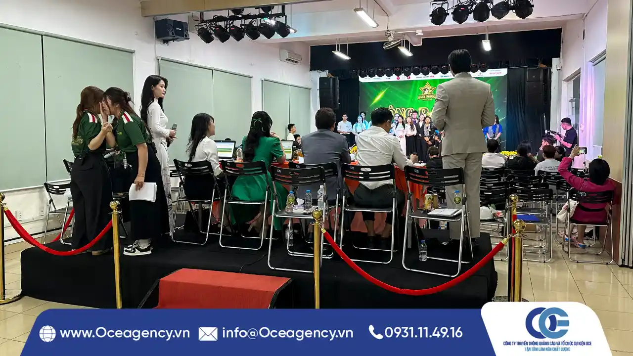 DỊCH VỤ THI CÔNG SÂN KHẤU & BACKDROP FPT POLYTECHNIC