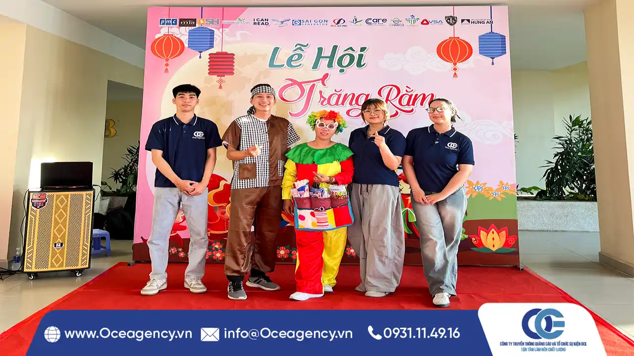RƯỚC Đ&Egrave;N TRUNG THU C&Ugrave;NG CH&Uacute; CUỘI V&Agrave; CHỊ HẰNG