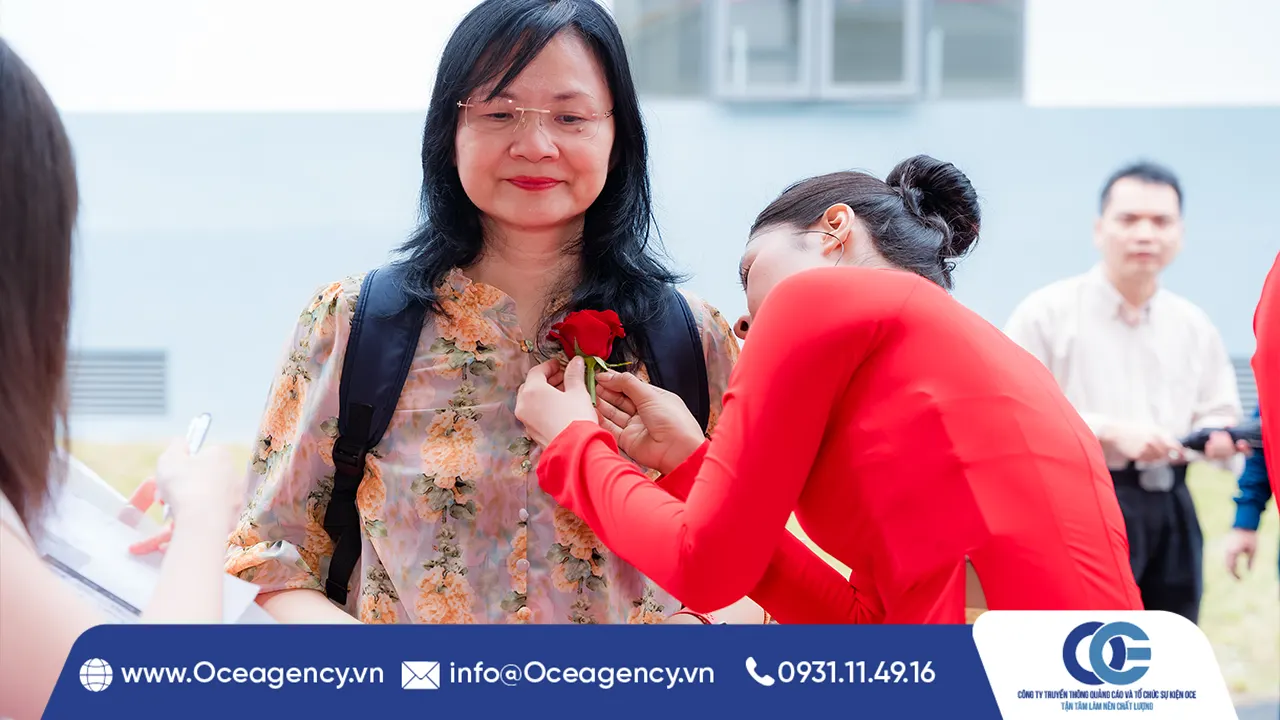 Đ&Oacute;N TIẾP KH&Aacute;CH MỜI &ndash; ĐIỂM CỘNG TRONG MẮT KH&Aacute;CH MỜI