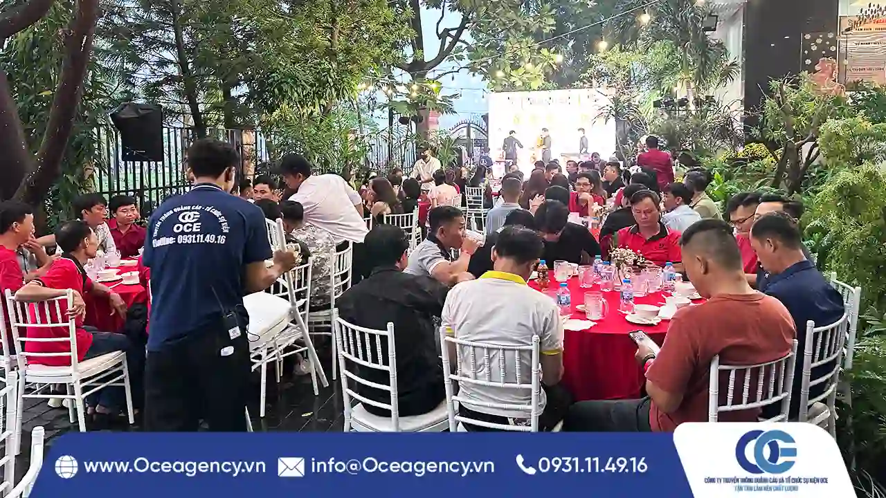 SETUP B&Agrave;N GHẾ CHUY&Ecirc;N NGHIỆP CHO EVENT DOANH NGHIỆP