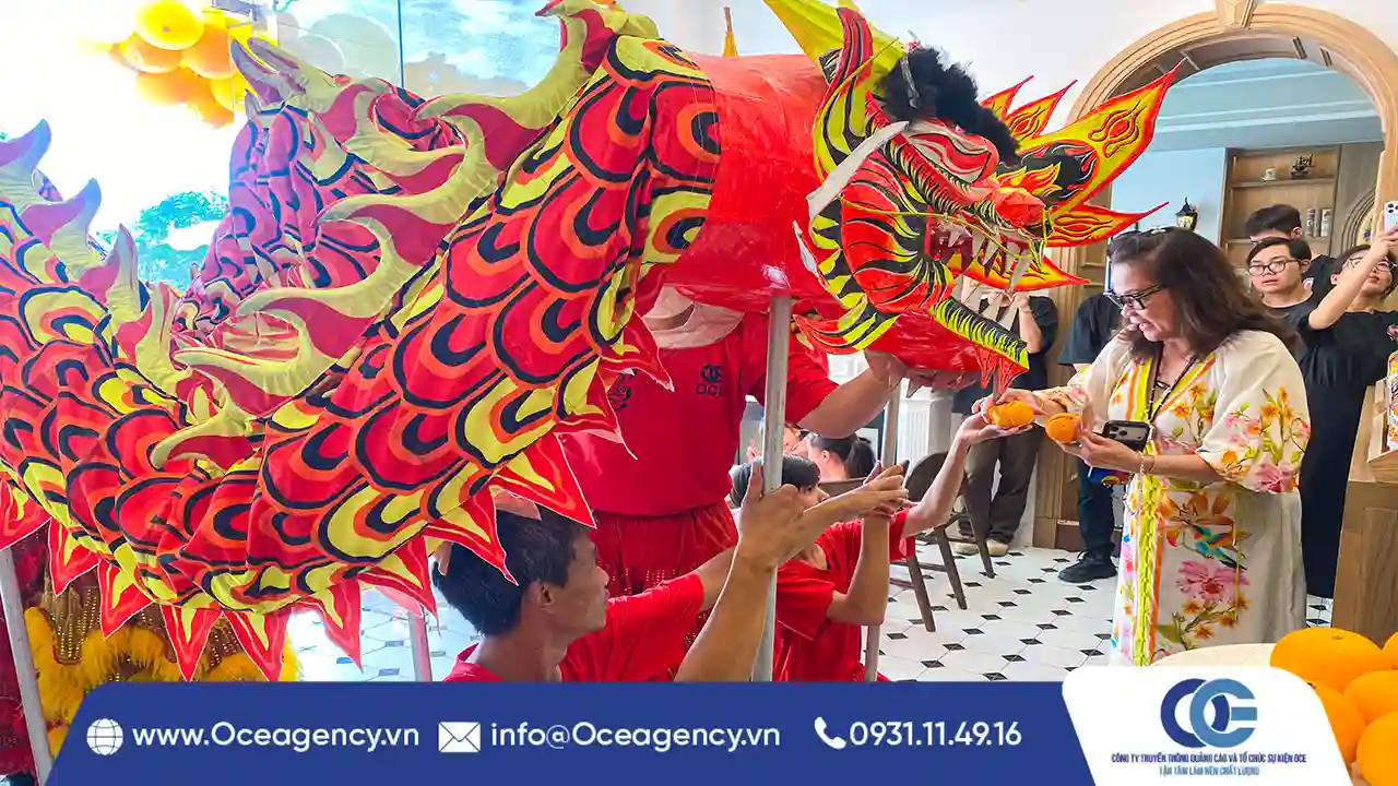 Tiết mục trả lộc khai trương