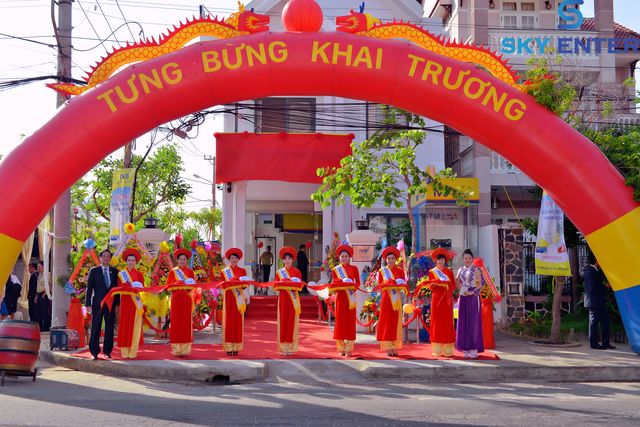 o chuc khai truong tron goi, to chuc khai truong, khai truong chi nhanh, to chuc su kien, cong ty to chuc su kien khai truong tai tphcm, lan su rong khai truong, cong ty to chuc su kien khai truong tot, le khai truong, to chuc khai truong cong ty