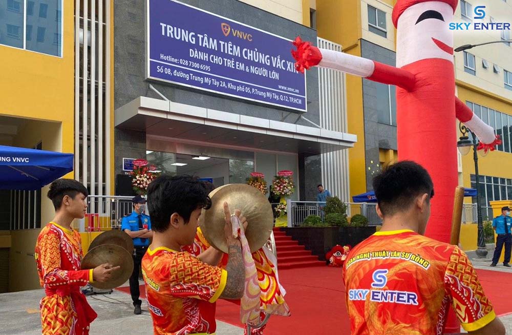 CUNG CẤP ĐOÀN LÂN SƯ RỒNG KHAI TRƯƠNG TRUNG TÂM TIÊM CHỦNG VNVC QUẬN 12 