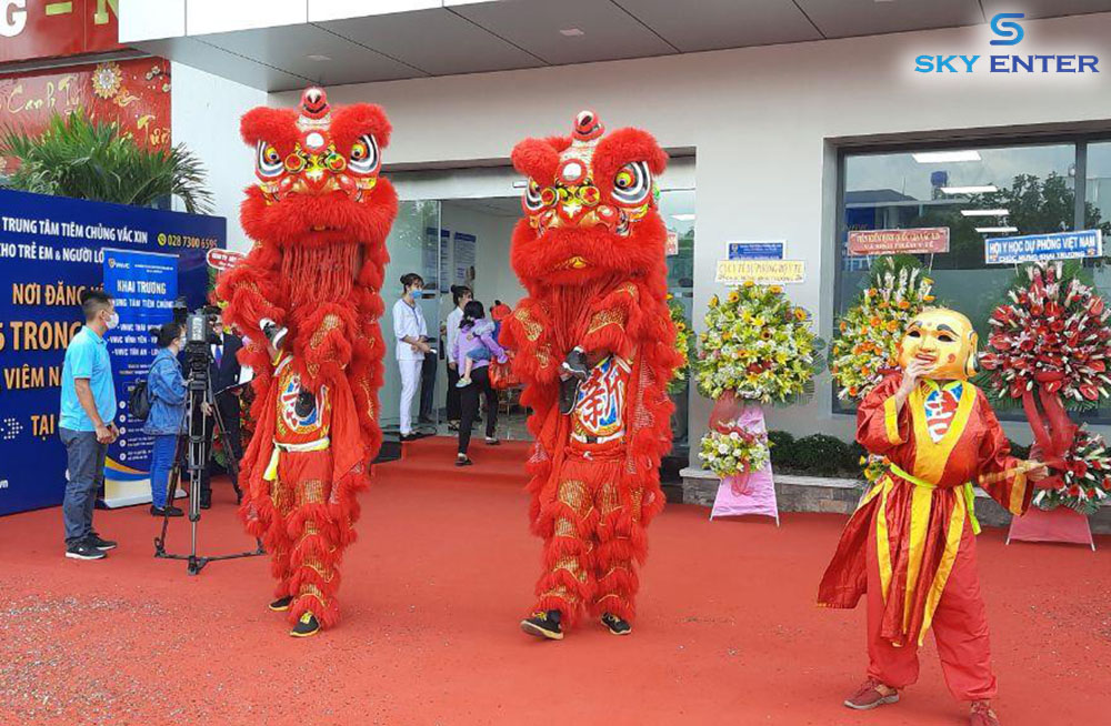 CUNG CẤP ĐOÀN LÂN SƯ RỒNG KHAI TRƯƠNG TRUNG TÂM TIÊM CHỦNG VNVC LONG AN