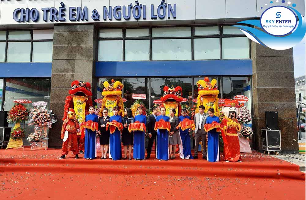 CUNG CẤP ĐOÀN LÂN SƯ RỒNG KHAI TRƯƠNG VNVC DĨ AN