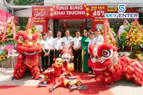 To-chuc-su-kien-khai-truong-noi-that-Q-&-U