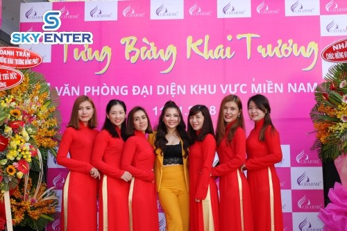 to-chuc-khai-truong-nuoc-hoa-charme-quan-tan-binh