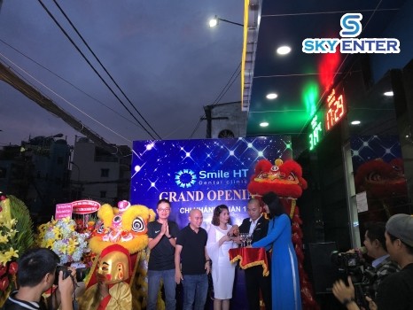 to-chuc-su-kien-khai-truong-nha-khoa-smile-ht