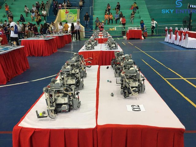 to-chuc-su-kien-ngay-hoi-robothon-2018
