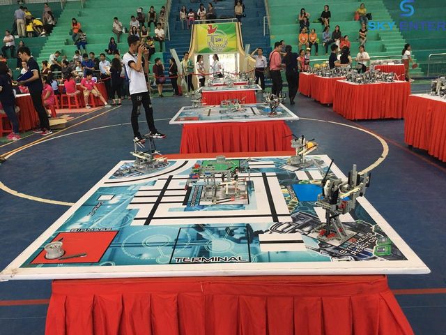 to-chuc-su-kien-ngay-hoi-robothon-2018