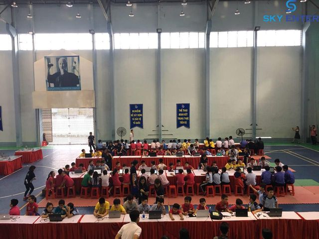to-chuc-su-kien-ngay-hoi-robothon-2018