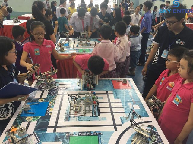 to-chuc-su-kien-ngay-hoi-robothon-2018