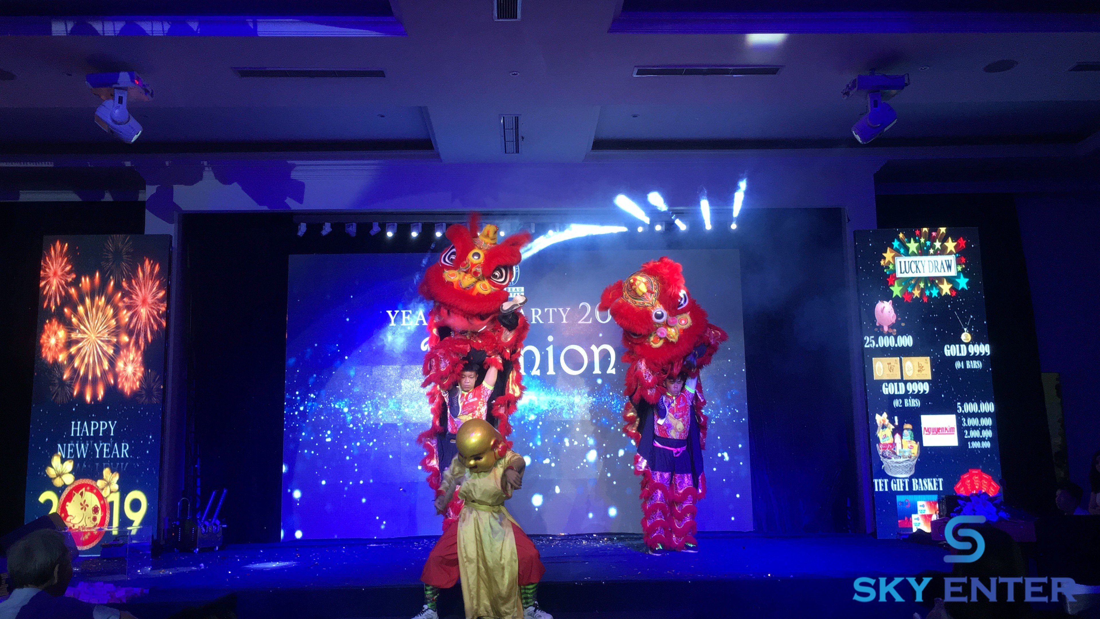 cho-thue-doan-lan-su-rong-year-end-party-01