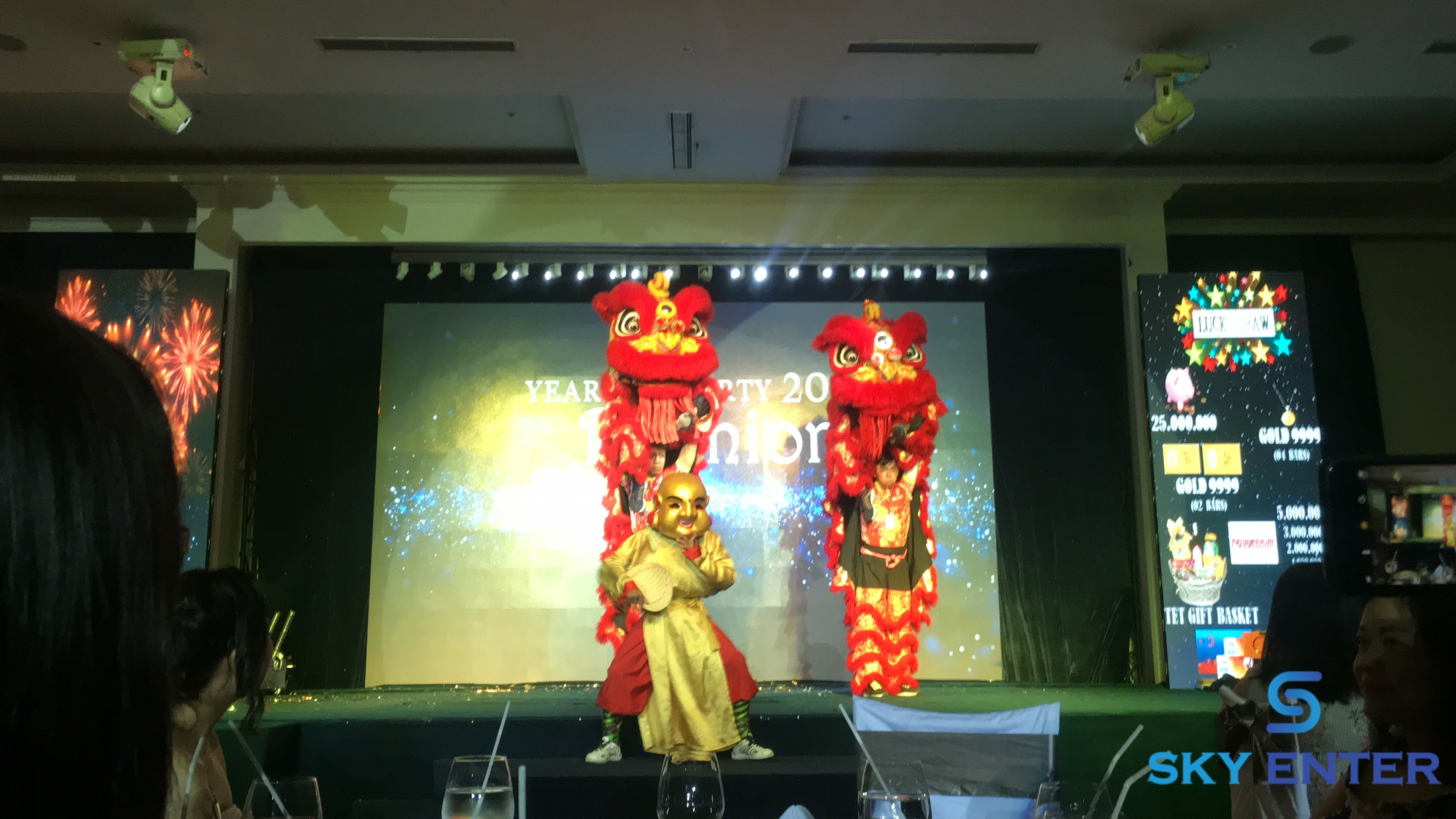cho-thue-doan-lan-su-rong-year-end-party-02