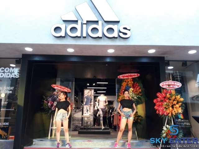Cung Cấp Cho Thu&ecirc; PG Khai Trương Adidas Xem th&ecirc;m: Cung Cấp Cho Thu&ecirc; PG chuy&ecirc;n nghiệp. Ng&agrave;y 30/3 tại 58-58B Nguyễn Tr&atilde;i, Quận 1, TP.HCM đ&atilde; diễn ra buổi lễ khai trương Adidas. C&ocirc;ng ty tổ chức sự kiện&nbsp;OCE rất h&acirc;n hạnh&nbsp;cung cấp nh&acirc;n sự PG cho buổi lễ khai trương. PG l&agrave; người g&oacute;p phần quan trọng trong buổi lễ m&agrave; c&ocirc;ng ty tổ chức. Kh&ocirc;ng chỉ c&oacute; nhiệm vụ đ&oacute;n ch&agrave;o kh&aacute;ch m&agrave; PG c&ograve;n phải gi&uacute;p c&ocirc;ng ty giới thiệu sản phẩm. PG cũng được xem l&agrave; một người gi&uacute;p đưa h&igrave;nh ảnh của c&ocirc;ng ty đến mọi người. Một số h&igrave;nh ảnh li&ecirc;n quan:   Đội ngũ PG xinh đẹp, chuy&ecirc;n nghiệp do C&ocirc;ng ty tổ chức sự kiện&nbsp;OCE cung cấp tự tin diện những đ&ocirc;i giầy phong c&aacute;ch, hợp thời trang.   C&ocirc;ng ty tổ chức sự kiện&nbsp;OCE&nbsp;rất vui khi được cung cấp PG cho buổi lễ khai trương TK Mart . Kh&ocirc;ng chỉ cung cấp nh&acirc;n sự về PG m&agrave; c&ocirc;ng ty tổ chức sự kiện ch&uacute;ng t&ocirc;i c&ograve;n cung cấp nhiều Dịch vụ kh&aacute;c nhau nhằm đ&aacute;p ứng nhu cầu của kh&aacute;c h&agrave;ng. Đ&aacute;p ứng mọi y&ecirc;u cầu từ ph&iacute;a đối t&aacute;c gi&uacute;p cho sự kiện diễn ra th&agrave;nh c&ocirc;ng tốt đẹp l&agrave; mục ti&ecirc;u của C&ocirc;ng ty Tổ Chức Sự Kiện&nbsp;OCE ch&uacute;ng t&ocirc;i. Xem th&ecirc;m: 