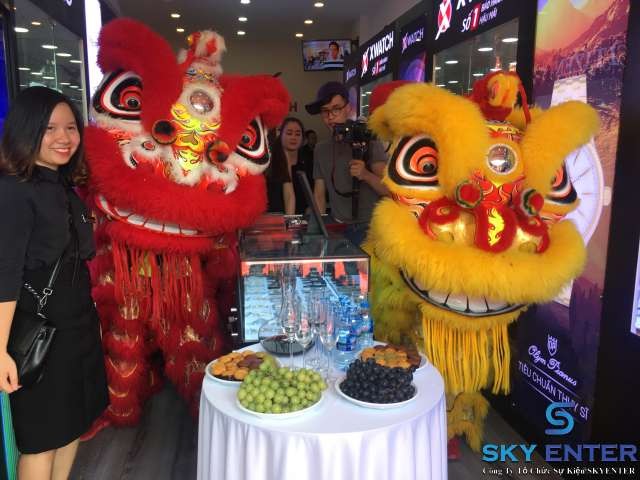 Cho Thu&ecirc; Đo&agrave;n L&acirc;n Sư Rồng Khai Trương Showroom Xwatch