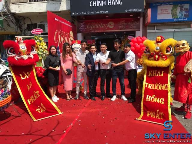 Cho Thu&ecirc; Đo&agrave;n L&acirc;n Sư Rồng Khai Trương Showroom Xwatch
