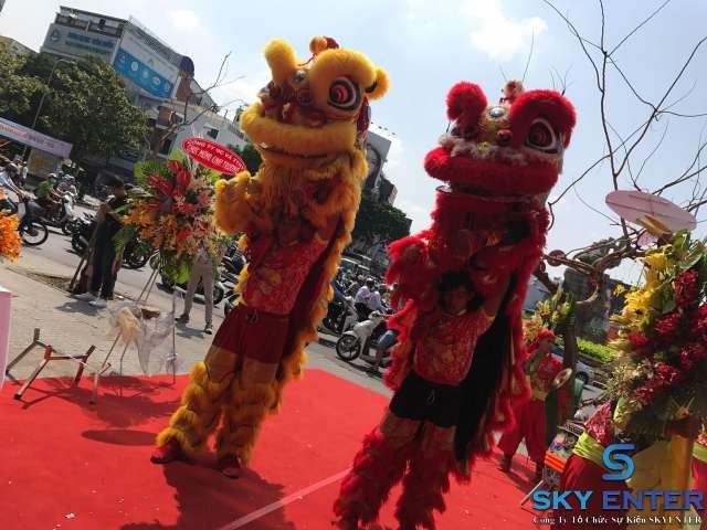 Cho Thu&ecirc; Đo&agrave;n L&acirc;n Sư Rồng Khai Trương Showroom Xwatch