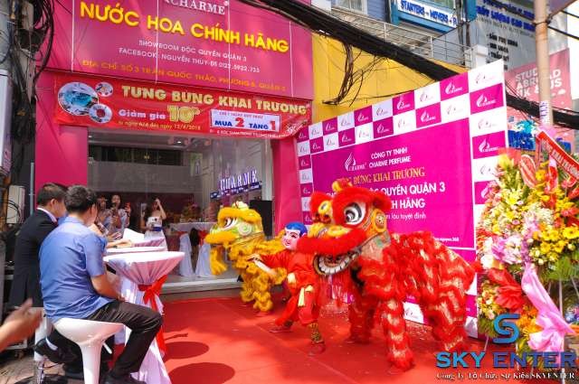 Cung Cấp Đo&agrave;n L&acirc;n Sư Rồng Khai Trương Showroom Nước Hoa Charme