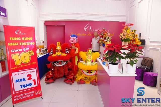 Cung Cấp Đo&agrave;n L&acirc;n Sư Rồng Khai Trương Showroom Nước Hoa Charme