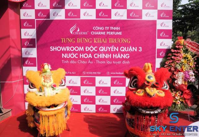 Cung Cấp Đo&agrave;n L&acirc;n Sư Rồng Khai Trương Showroom Nước Hoa Charme