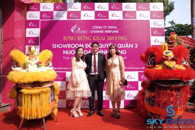Cung Cấp Đo&agrave;n L&acirc;n Sư Rồng Khai Trương Showroom Nước Hoa Charme