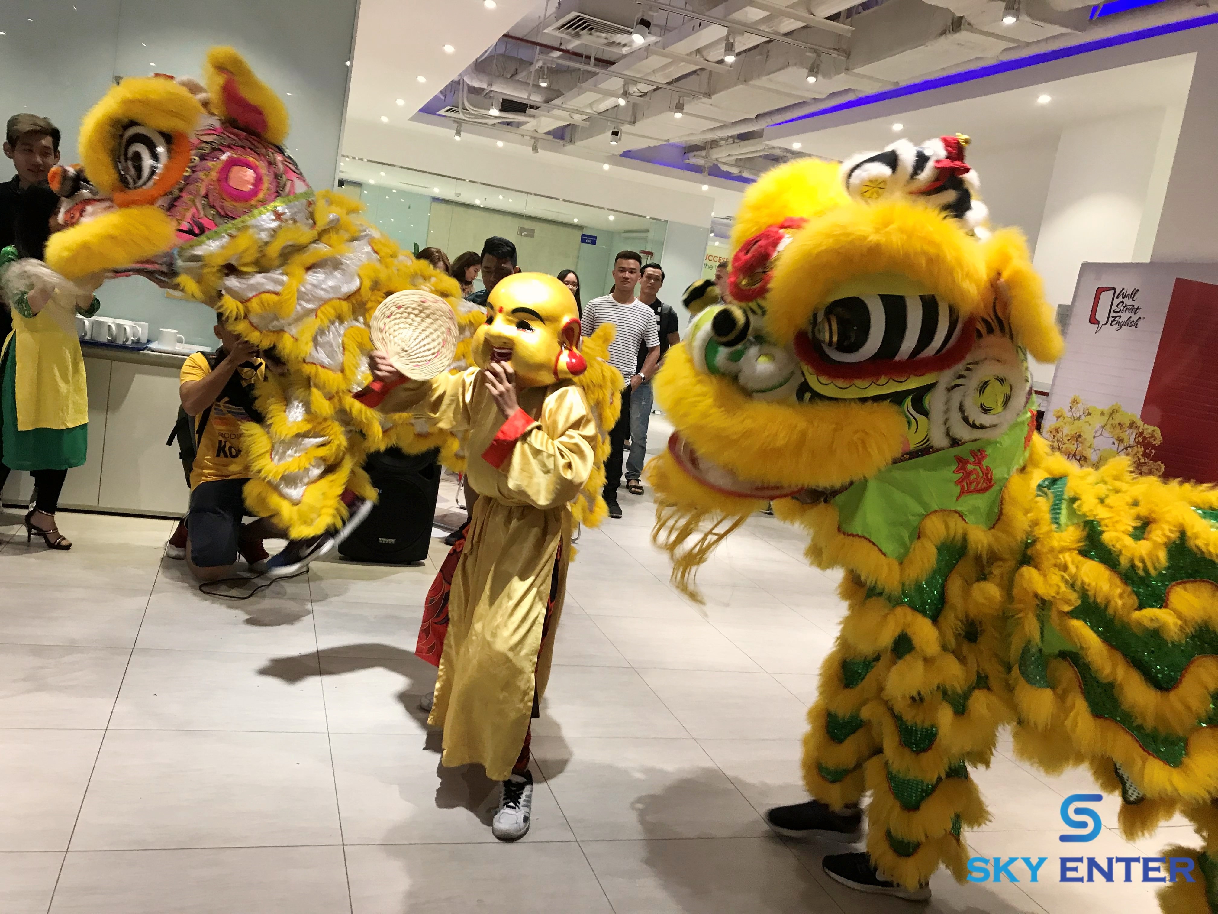 cung-cap-lan-su-rong-tat-nien-wall-street-english-05