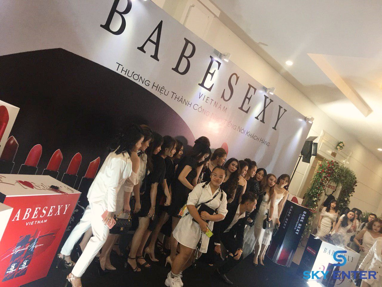 cung-cap-mc-tiec-ra-mat-son-babe-sexy-05