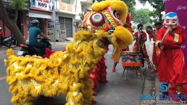 Tổ Chức Sự Kiện Khai Trương H&agrave; Mi Flowers And Gift