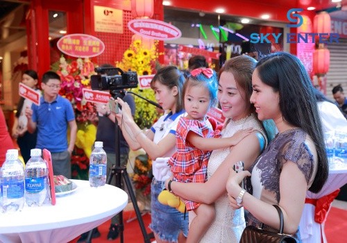 to-chuc-khai-truong-spice-world-hot-pot-03
