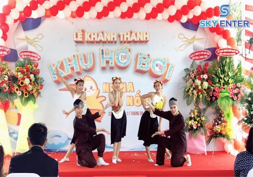 to-chuc-le-khanh-thanh-khu-ho-boi-nu-na-nu-nong