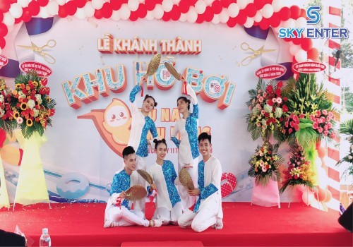 to-chuc-le-khanh-thanh-khu-ho-boi-nu-na-nu-nong