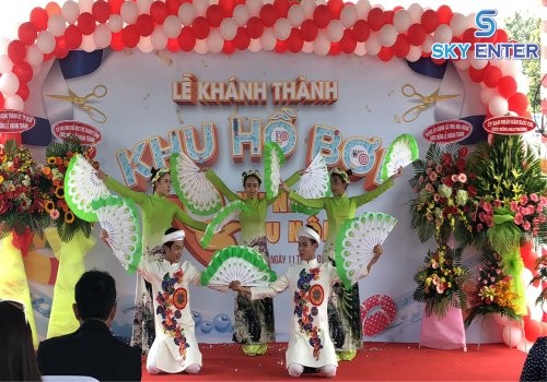 to-chuc-le-khanh-thanh-khu-ho-boi-nu-na-nu-nong
