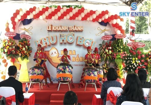 to-chuc-le-khanh-thanh-khu-ho-boi-nu-na-nu-nong