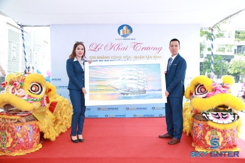 to-chuc-su-kien-khai-truong-bat-dong-san-saigon-center-real