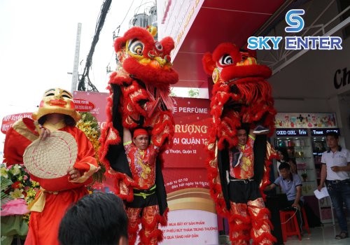 to-chuc-su-kien-khai-truong-charme-perfume-quan-12