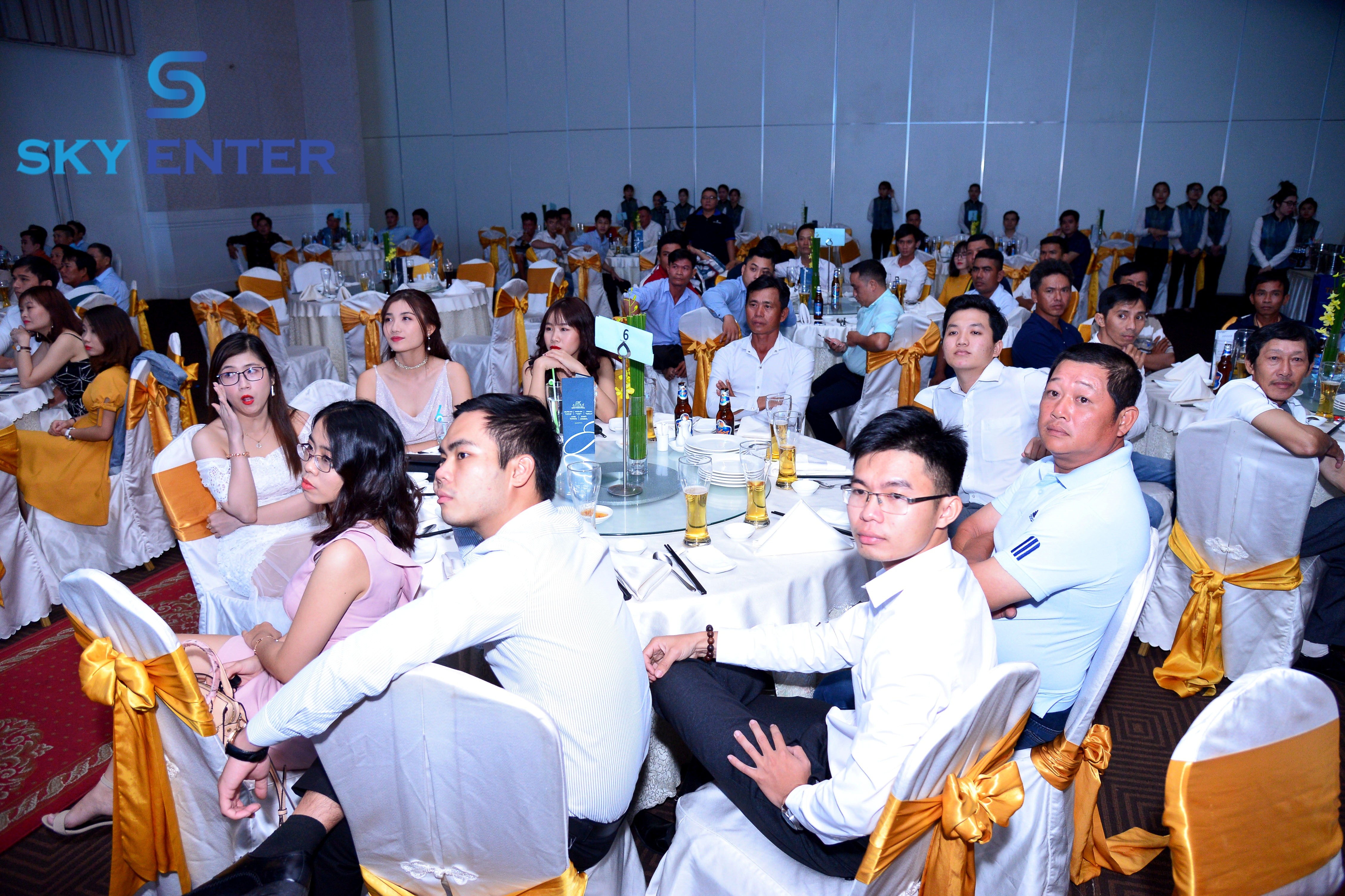 to-chuc-tiec-tat-nien-cong-ty-long-thuan-04