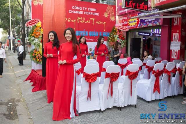 khai-truong-cua-hang-nuoc-hoa-charme