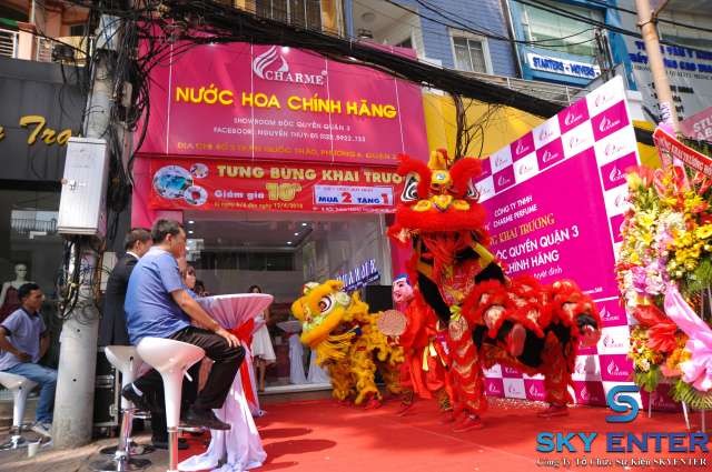 khai-truong-cua-hang-nuoc-hoa-charme