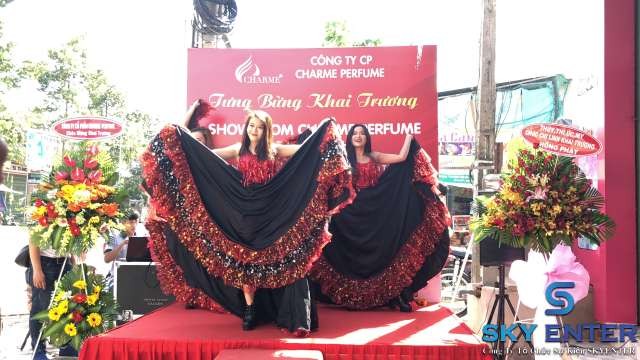 khai-truong-chuoi-cua-hang-nuoc-hoa-charme